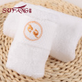 Serviettes de bain en gros / low cost 100% coton serviette hôtel serviette